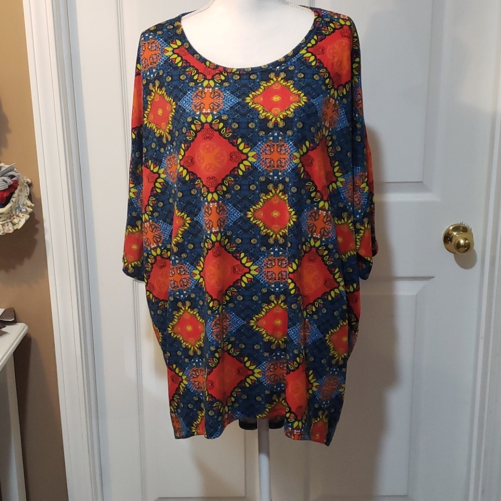 3X LuLaRoe tunic.  High low hem.